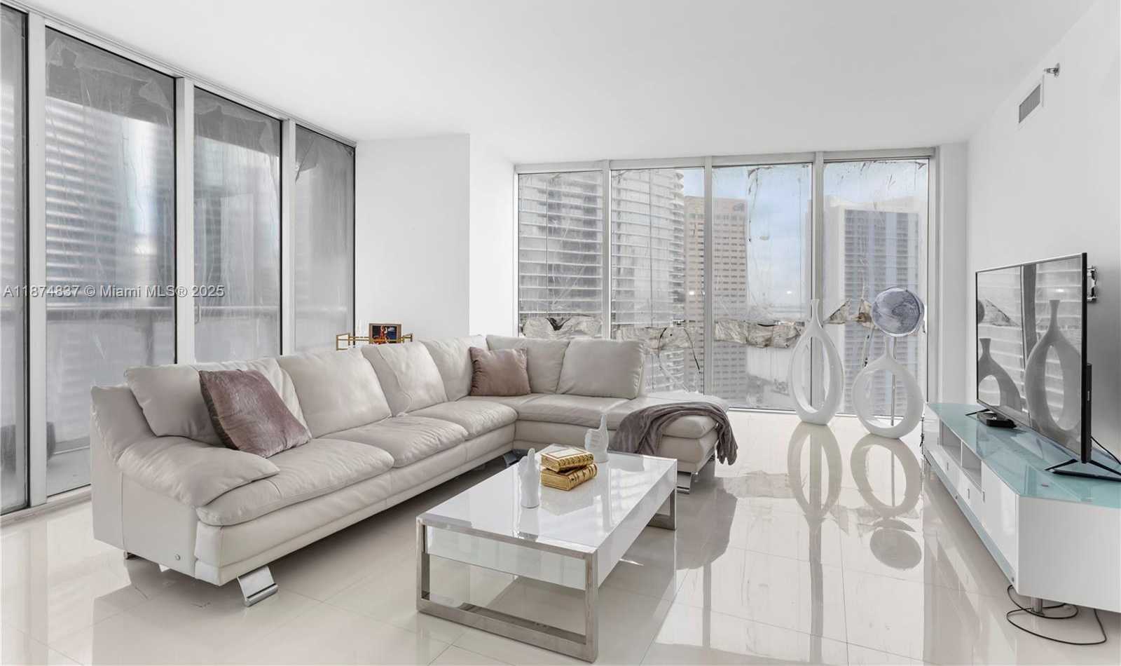 Small Image of 465 BRICKELL AVE #2702, Miami Number 3