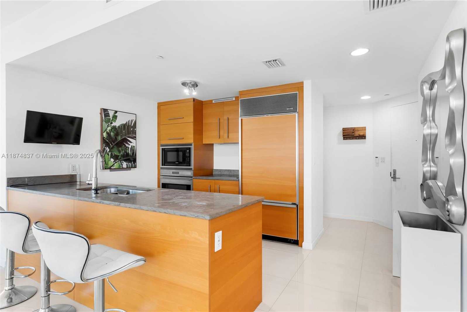 Small Image of 465 BRICKELL AVE #2702, Miami Number 7