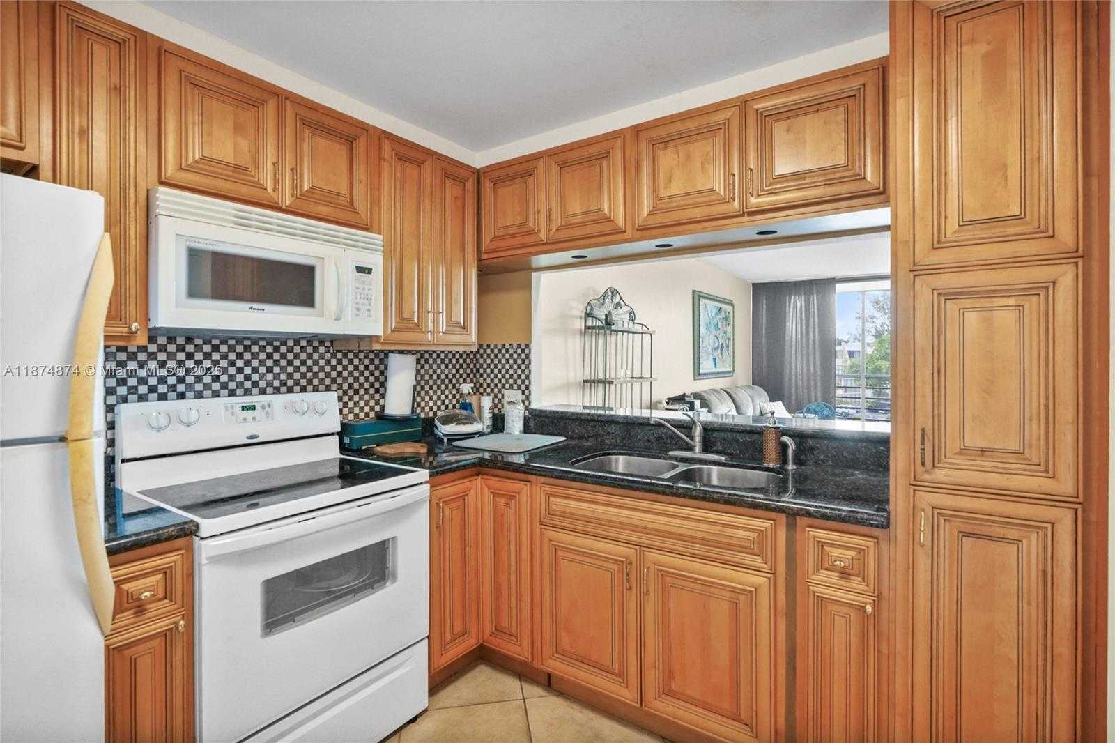 Small Image of 20400 E Country Club Dr, Aventura, FL 33180, USA Number 10