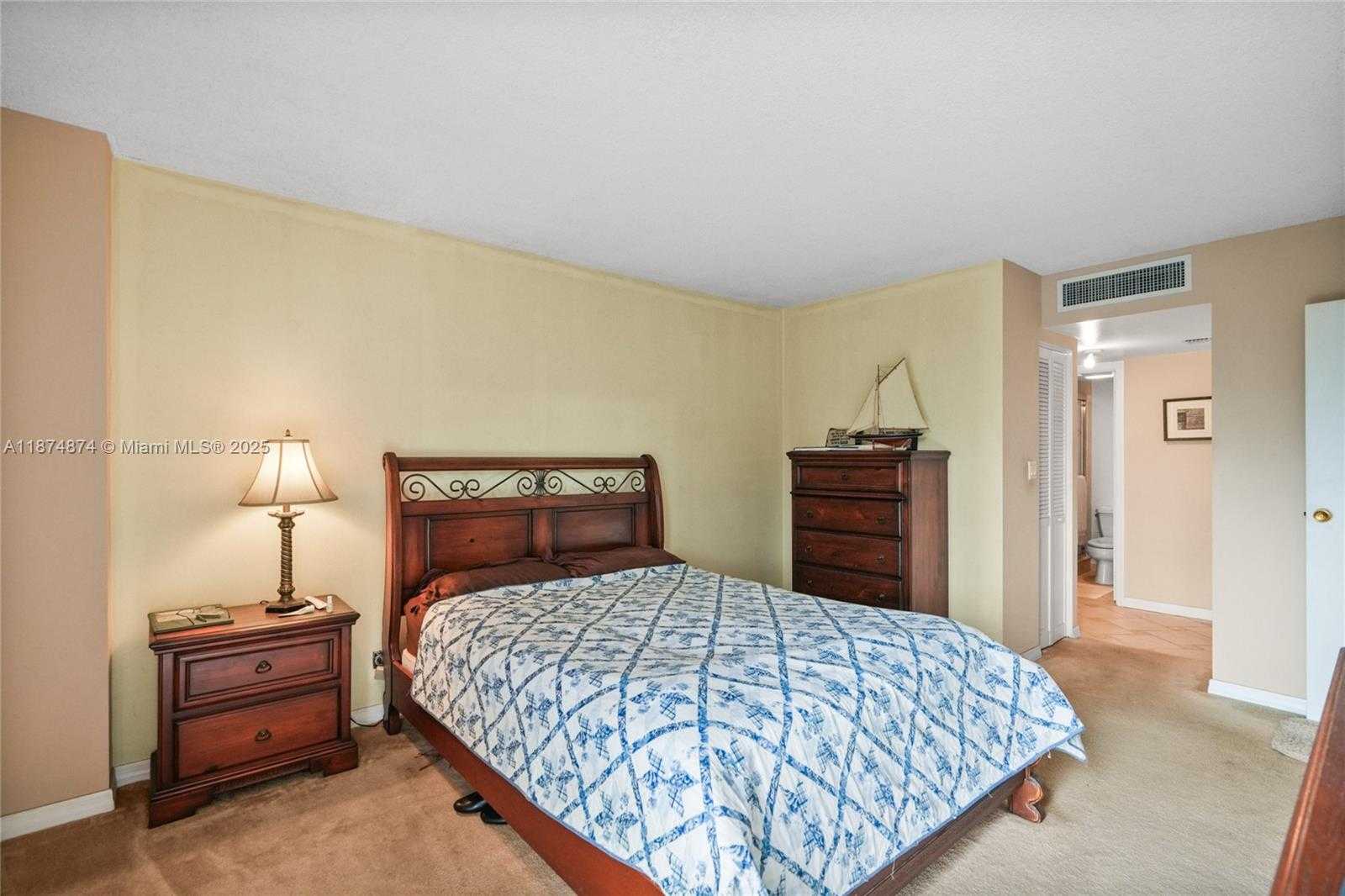 Small Image of 20400 E Country Club Dr, Aventura, FL 33180, USA Number 12
