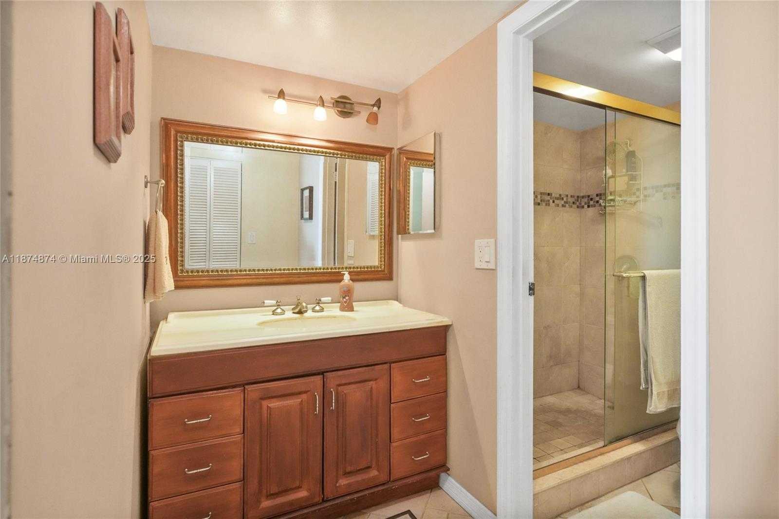 Small Image of 20400 E Country Club Dr, Aventura, FL 33180, USA Number 15