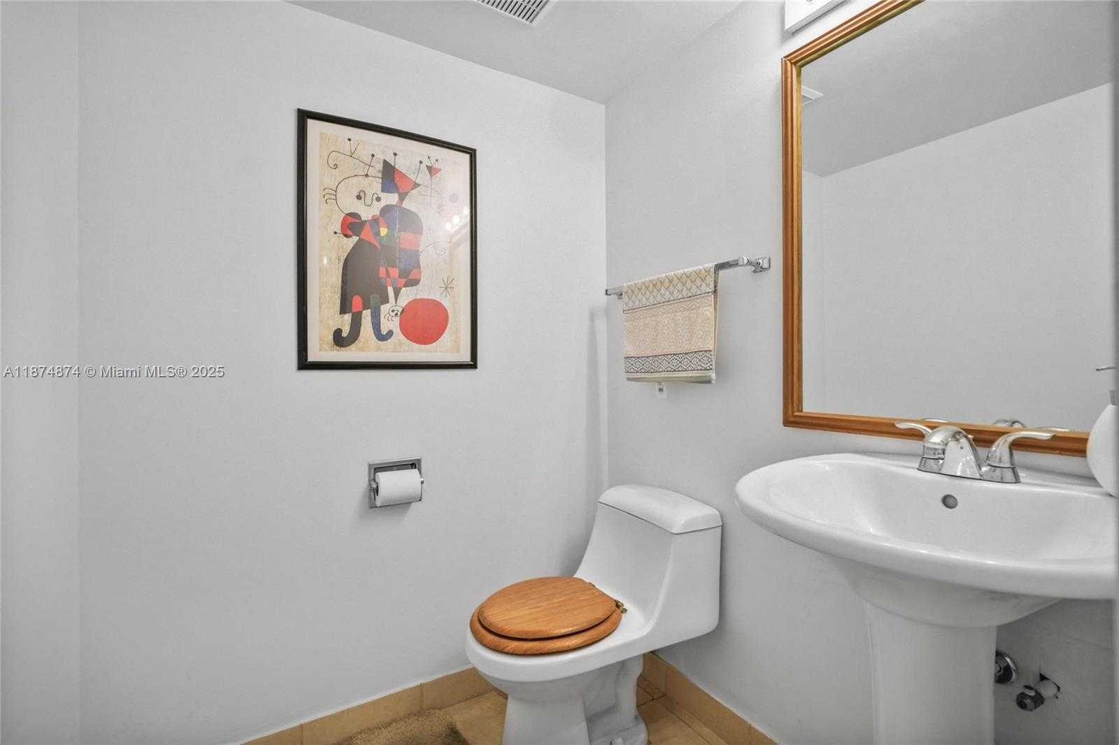 Small Image of 20400 E Country Club Dr, Aventura, FL 33180, USA Number 17