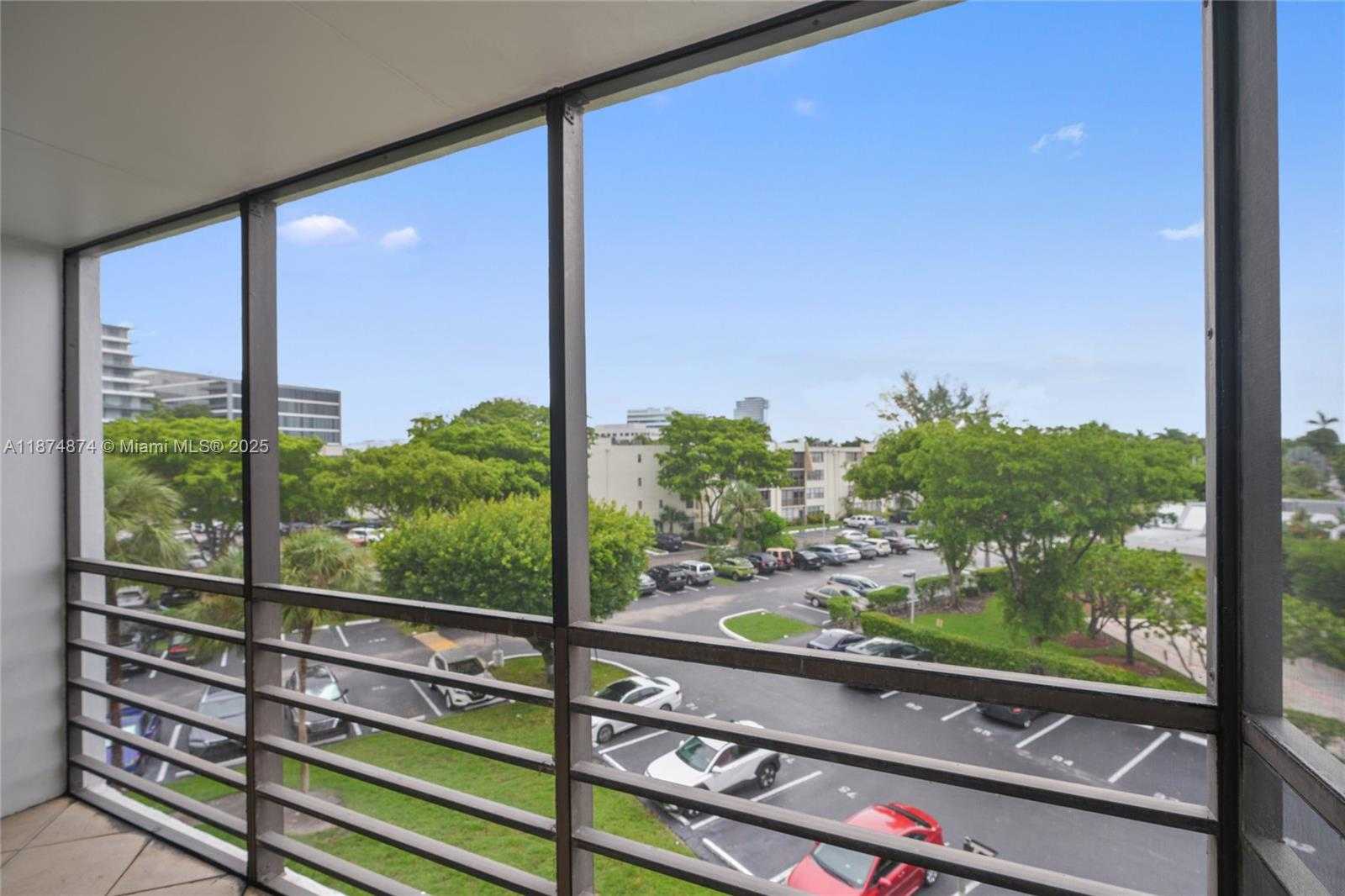 Small Image of 20400 E Country Club Dr, Aventura, FL 33180, USA Number 19