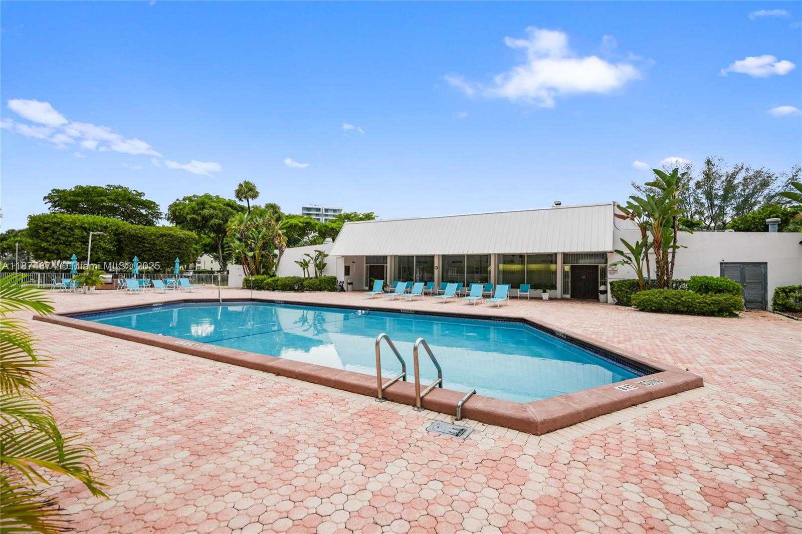Small Image of 20400 E Country Club Dr, Aventura, FL 33180, USA Number 20