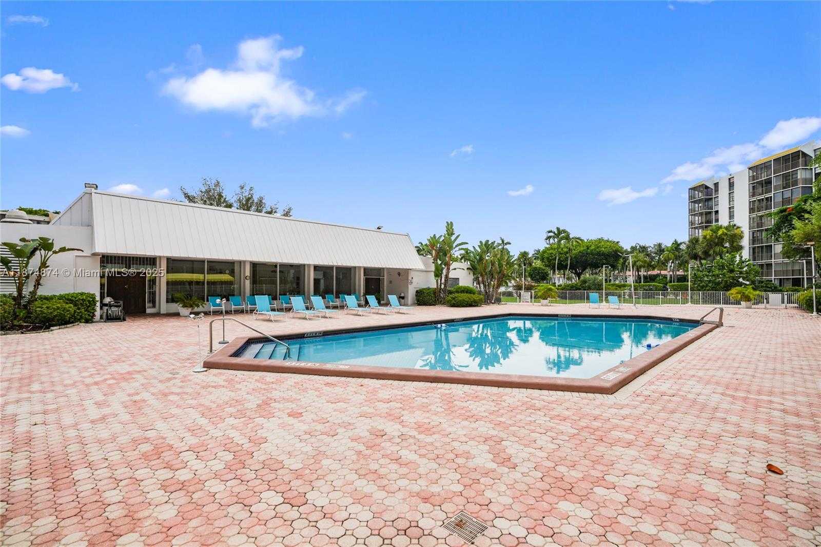 Small Image of 20400 E Country Club Dr, Aventura, FL 33180, USA Number 21