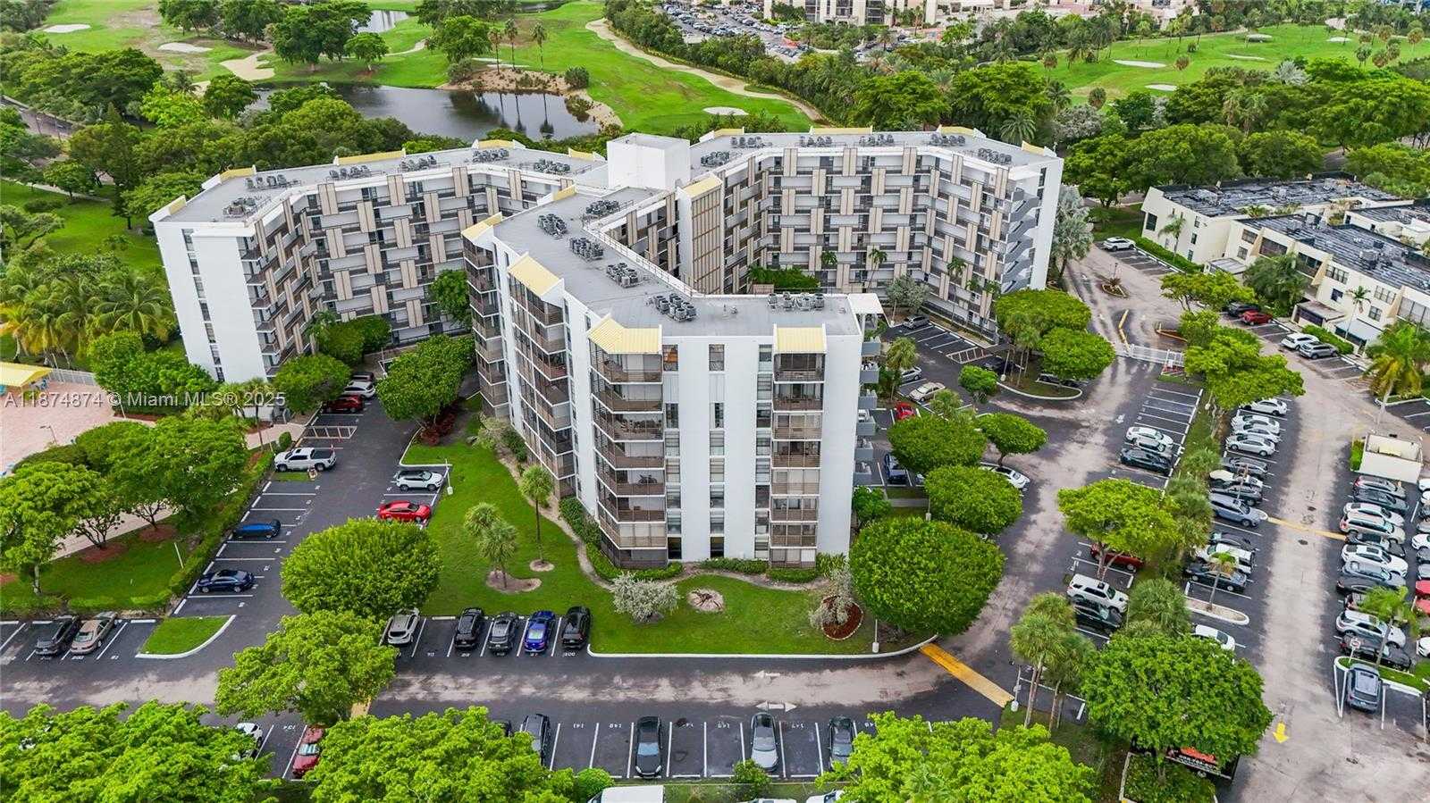 Small Image of 20400 E Country Club Dr, Aventura, FL 33180, USA Number 22