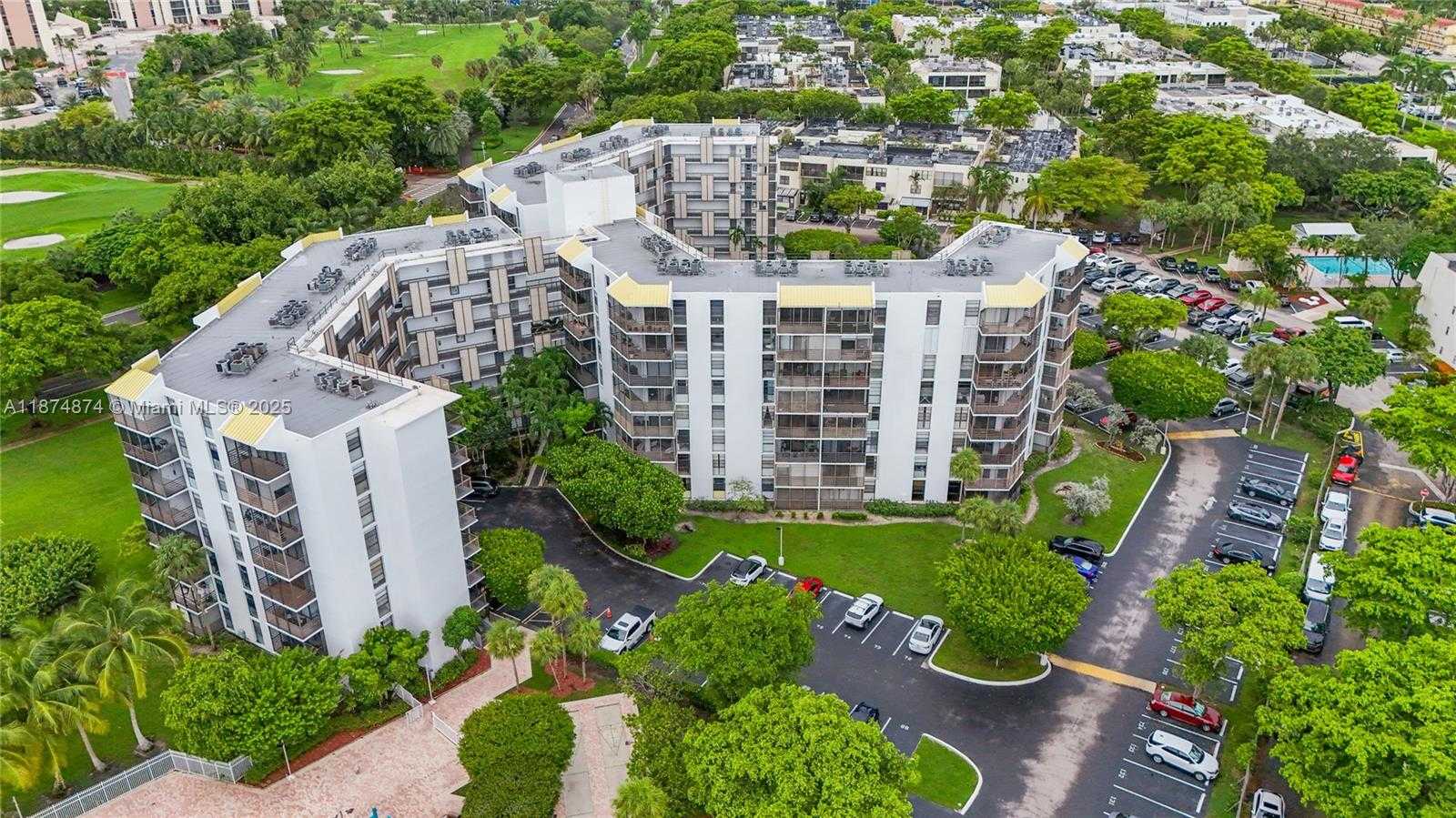 Small Image of 20400 E Country Club Dr, Aventura, FL 33180, USA Number 23