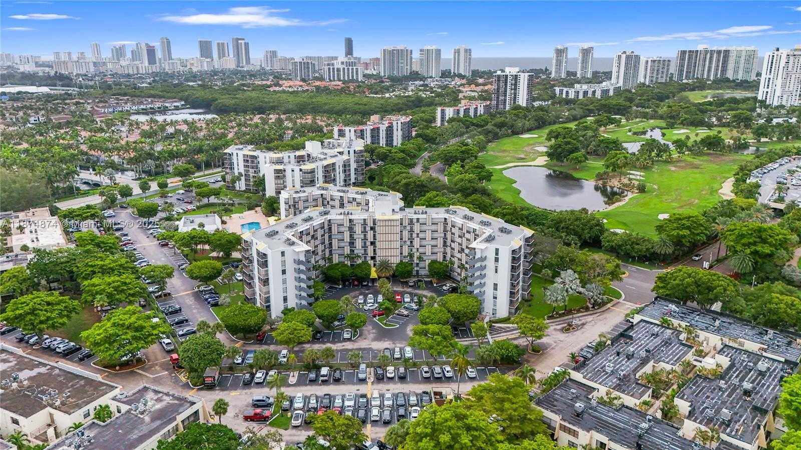Small Image of 20400 E Country Club Dr, Aventura, FL 33180, USA Number 25
