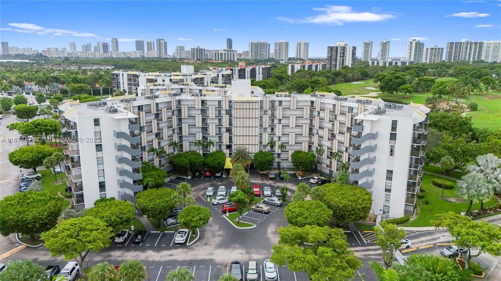 Small Image of 20400 E Country Club Dr, Aventura, FL 33180, USA Number 32