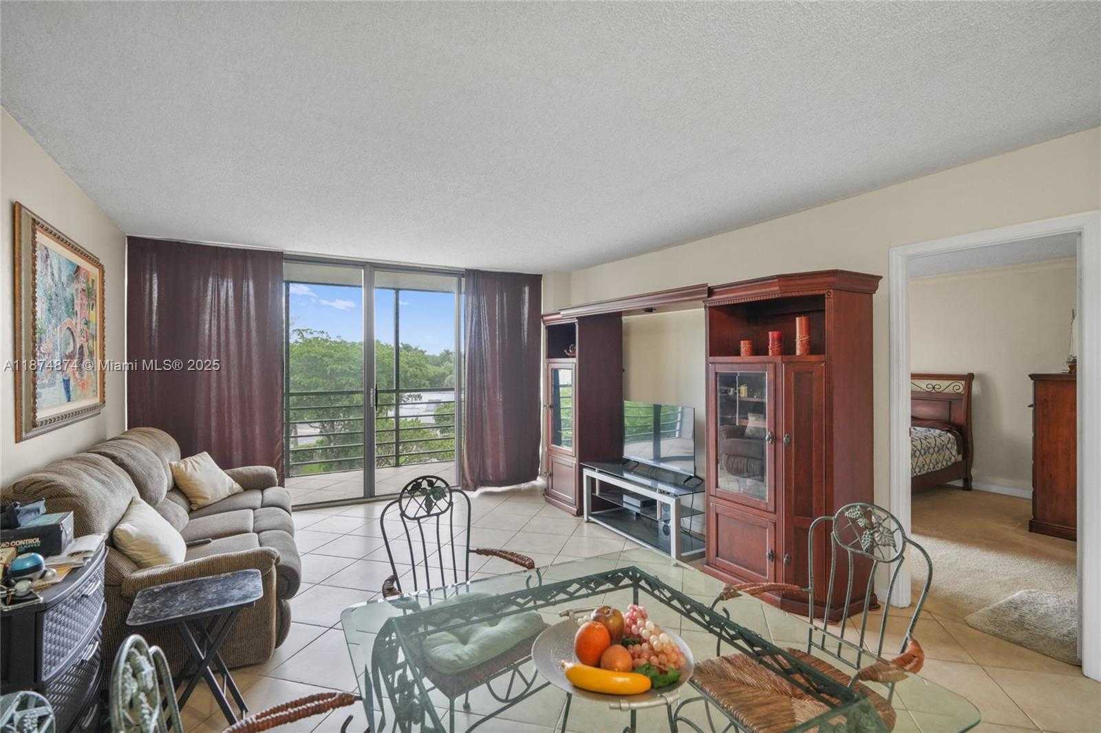 Small Image of 20400 E Country Club Dr, Aventura, FL 33180, USA Number 4