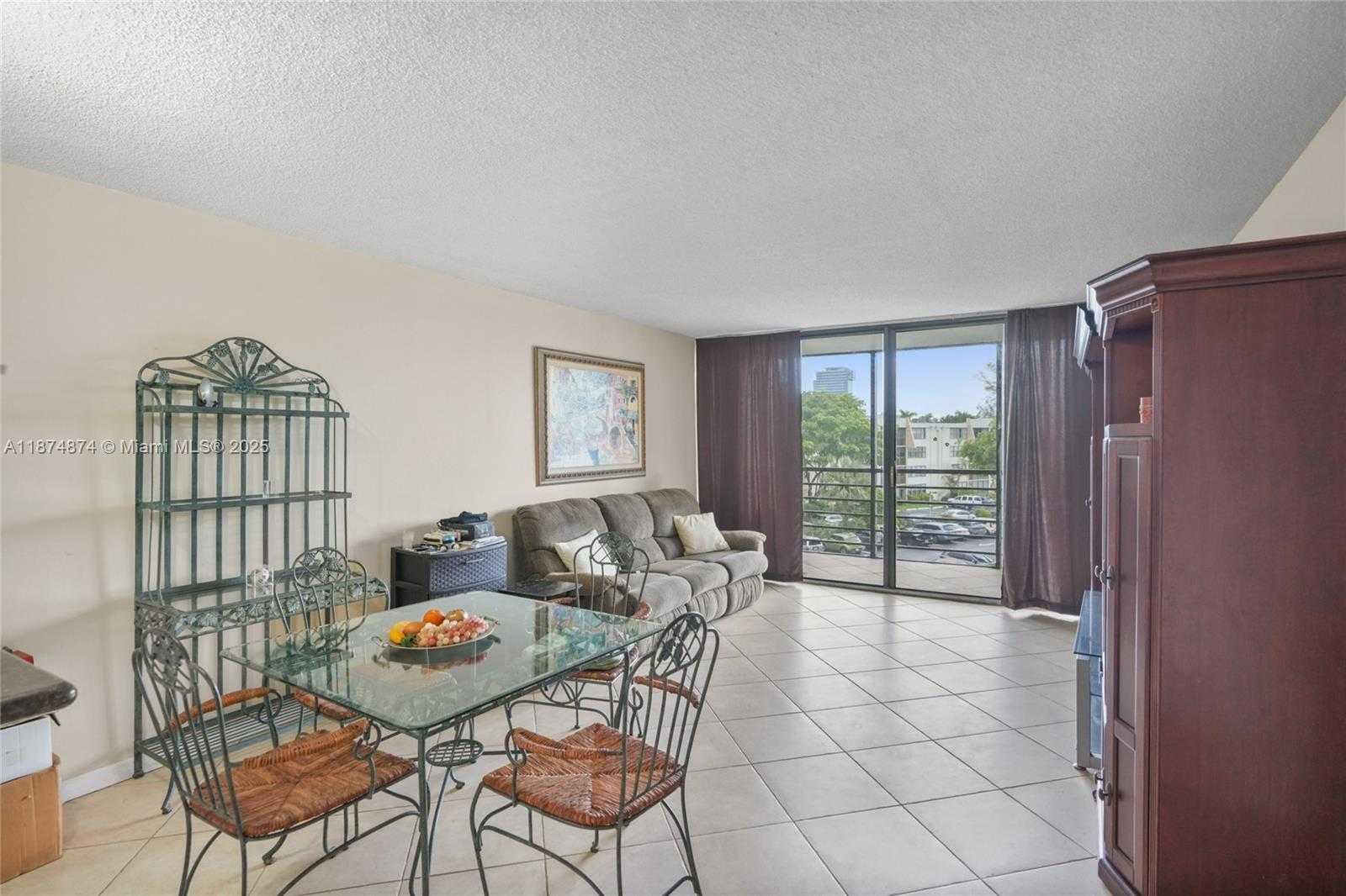 Small Image of 20400 E Country Club Dr, Aventura, FL 33180, USA Number 5