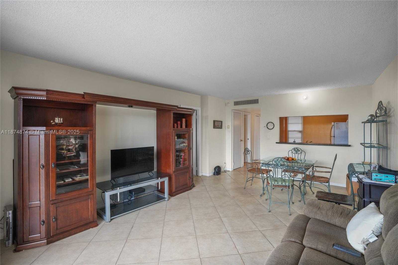 Small Image of 20400 E Country Club Dr, Aventura, FL 33180, USA Number 7