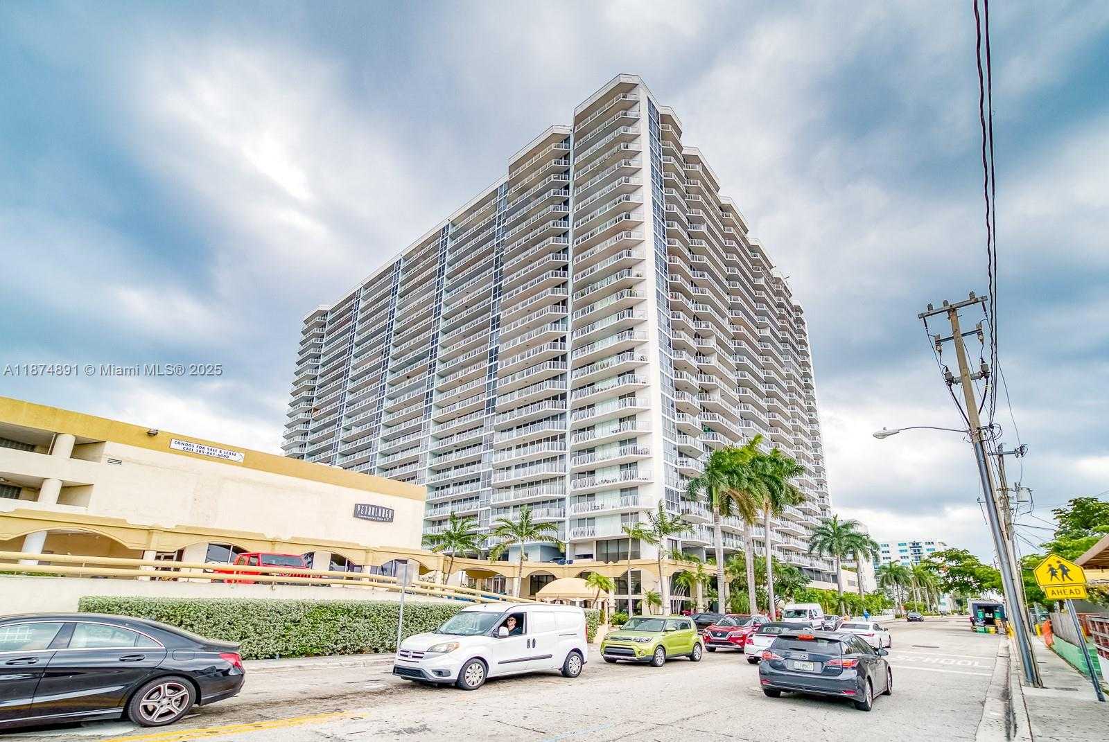 Small Image of 7601 EAST TREASURE DR #1811, North Bay Village Number 14