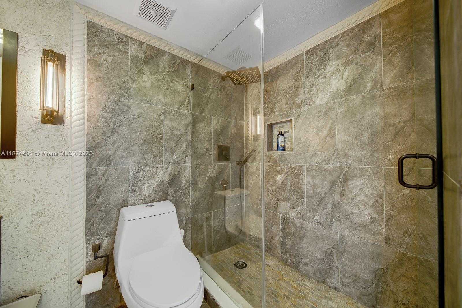 Small Image of 7601 EAST TREASURE DR #1811, North Bay Village Number 4