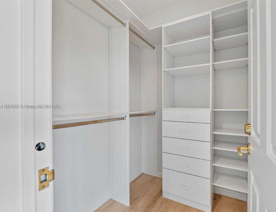 Small Image of 1643 BRICKELL AVE #1002, Miami Number 18
