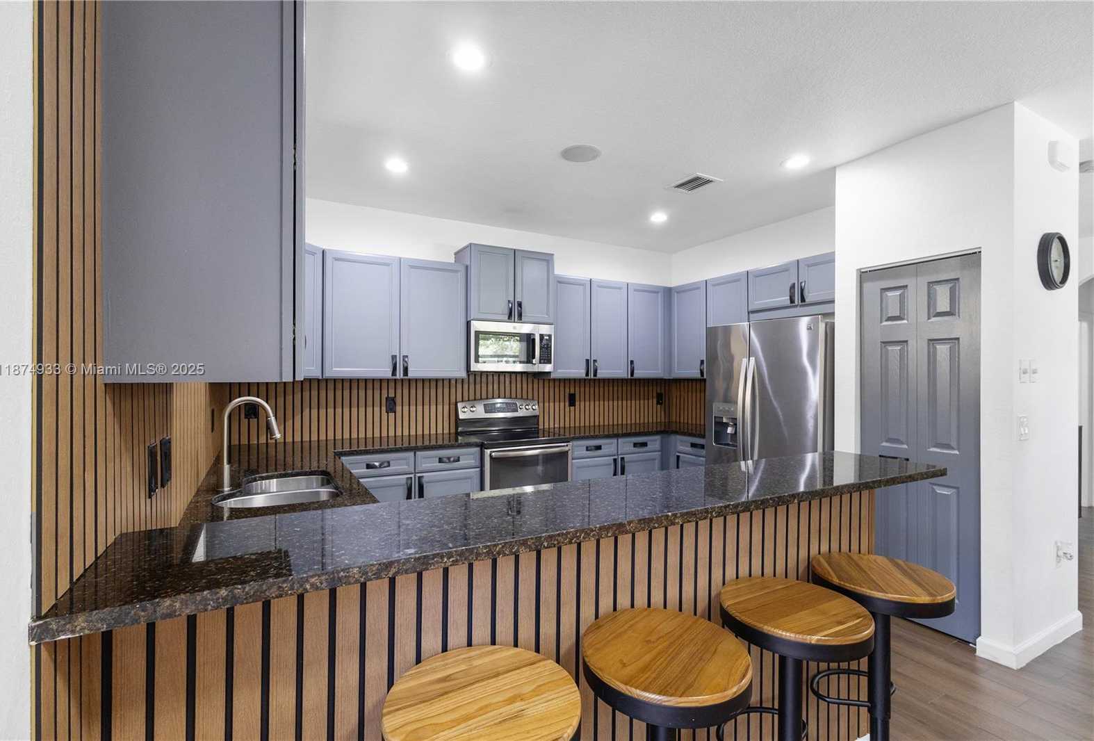 Small Image of 9871 NORTH WEST 88TH TER, Doral Number 13
