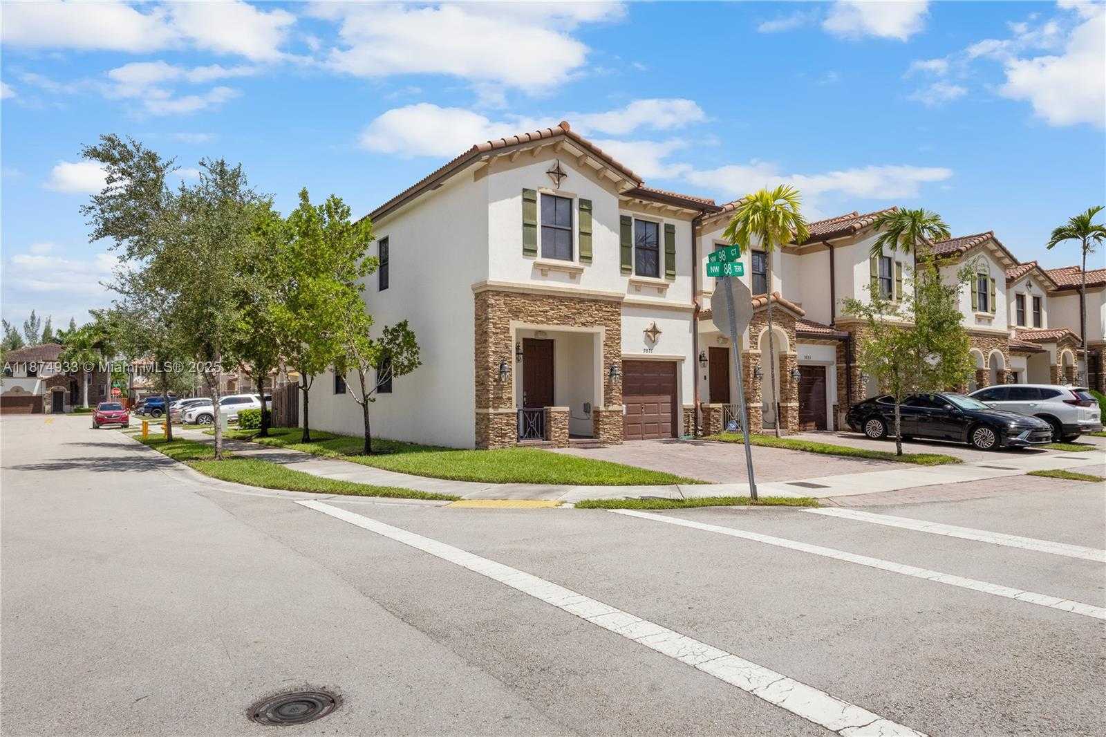 Small Image of 9871 NORTH WEST 88TH TER, Doral Number 3