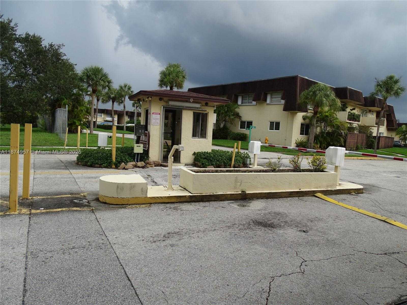 Small Image of 13730 SOUTH WEST 90TH AVE #16-8, Miami Number 32
