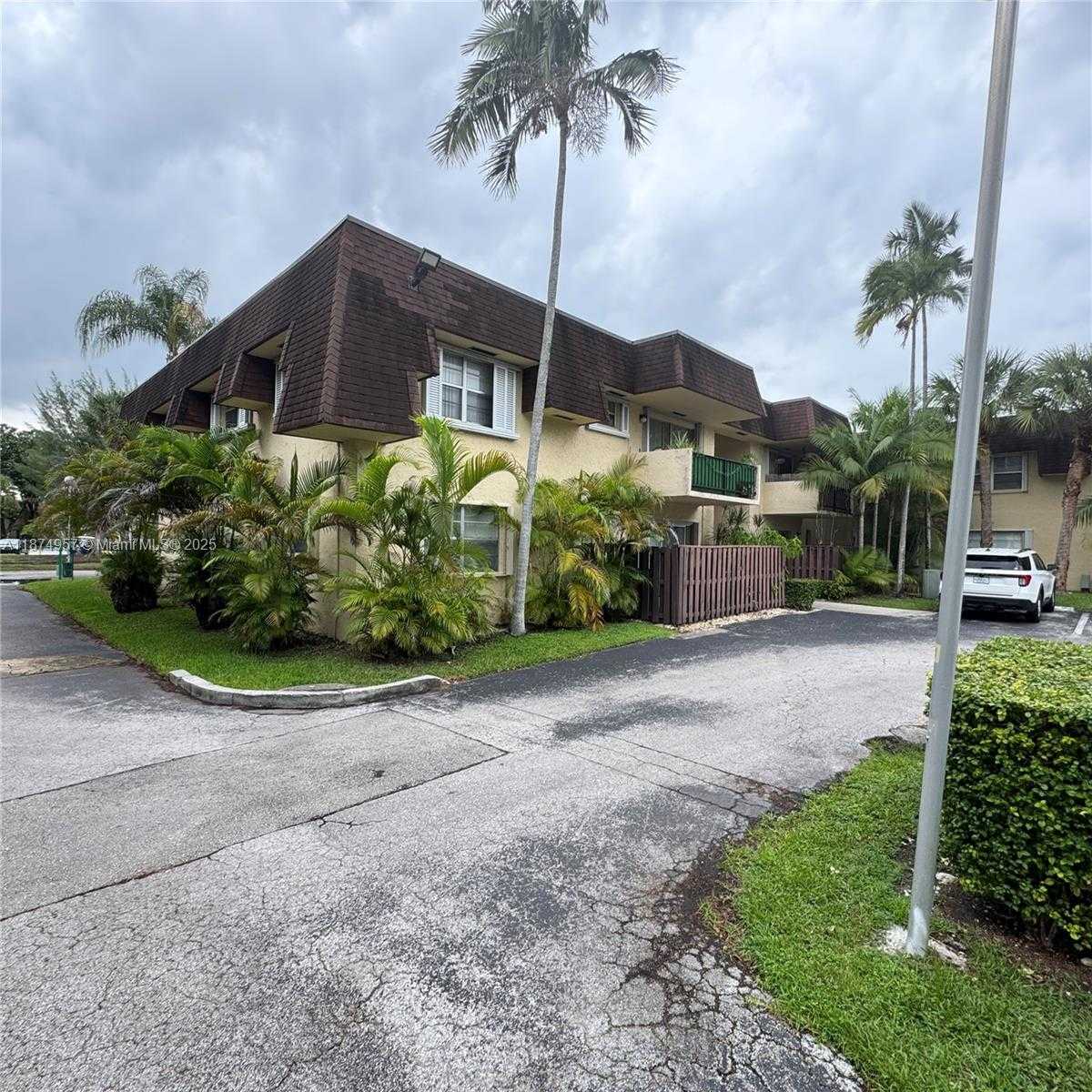 Small Image of 13730 SOUTH WEST 90TH AVE #16-8, Miami Number 36