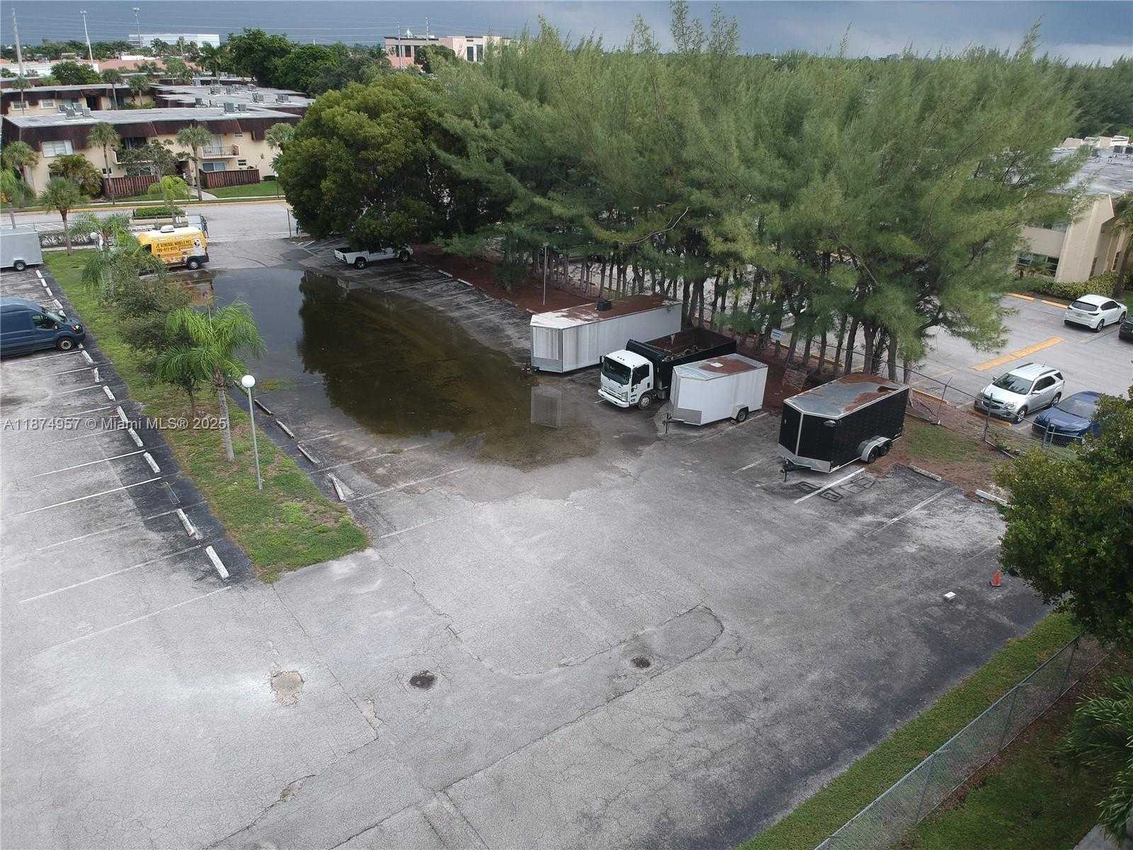 Small Image of 13730 SOUTH WEST 90TH AVE #16-8, Miami Number 42