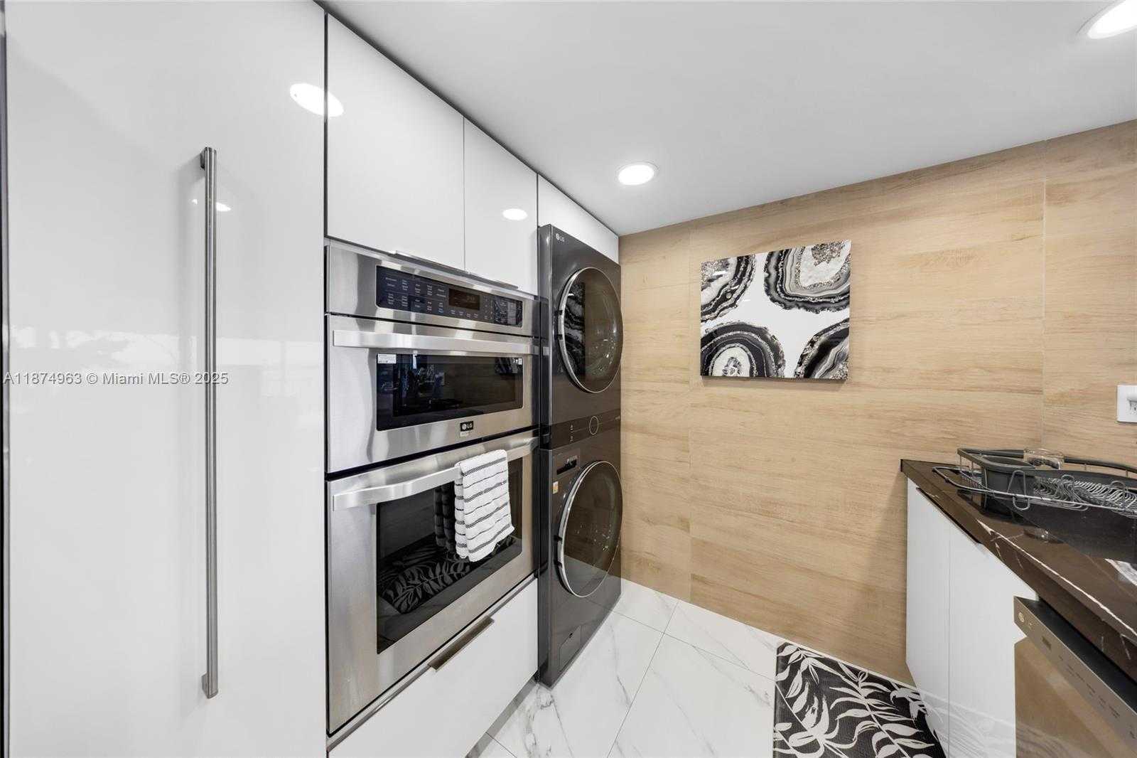 Small Image of 7601 EAST TREASURE DR #1422, North Bay Village Number 10