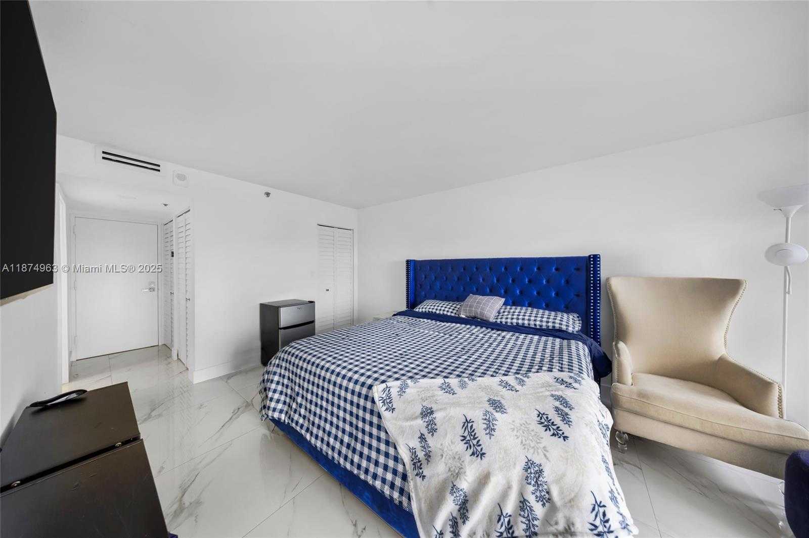 Small Image of 7601 EAST TREASURE DR #1422, North Bay Village Number 13