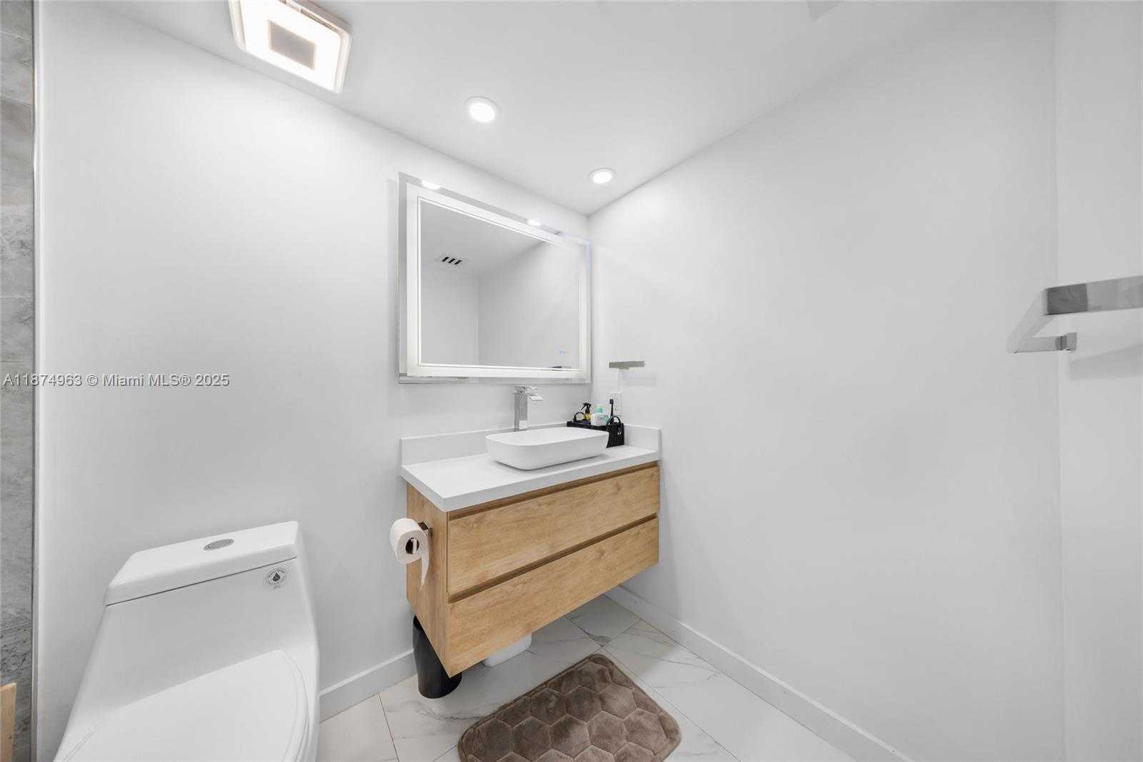 Small Image of 7601 EAST TREASURE DR #1422, North Bay Village Number 16