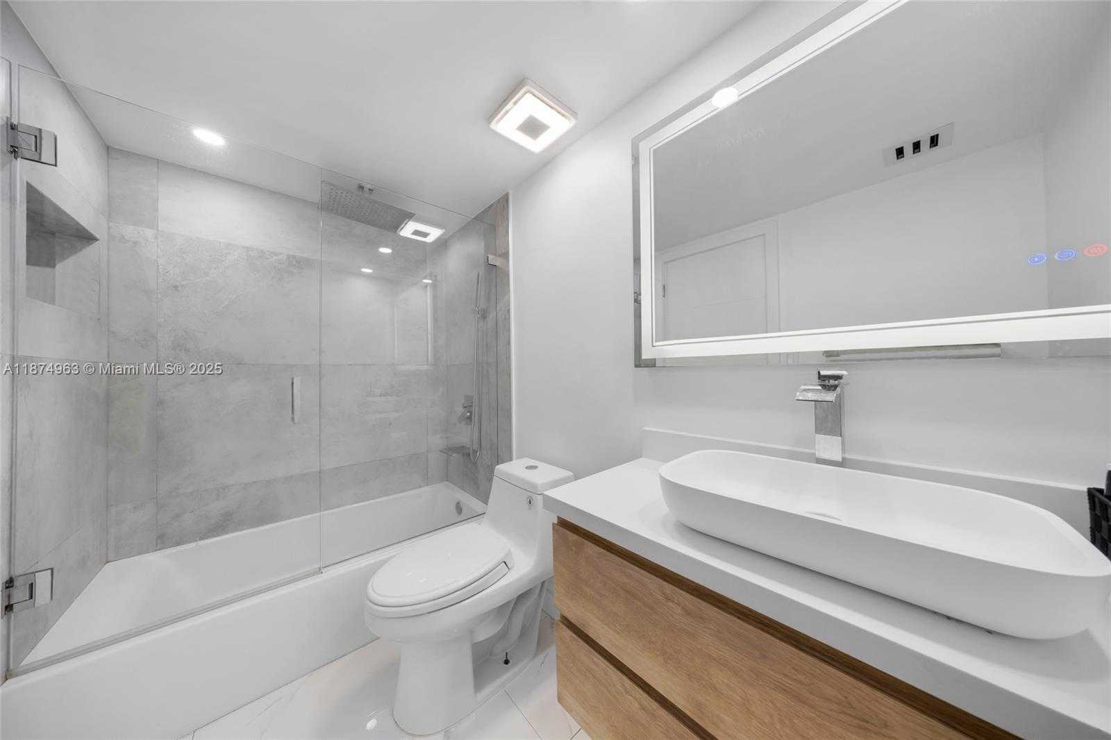 Small Image of 7601 EAST TREASURE DR #1422, North Bay Village Number 17