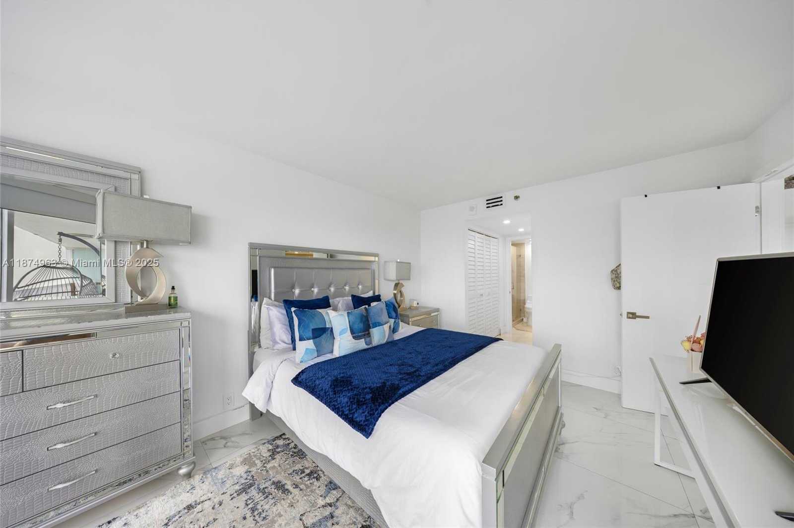 Small Image of 7601 EAST TREASURE DR #1422, North Bay Village Number 18