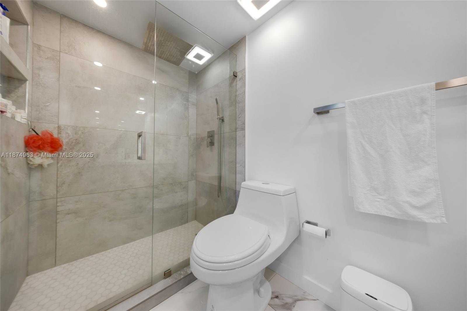 Small Image of 7601 EAST TREASURE DR #1422, North Bay Village Number 23