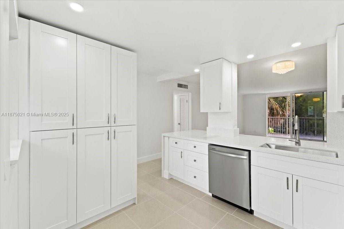 Small Image of 319 NORTH EAST 14TH AVE #201, Hallandale Beach Number 3