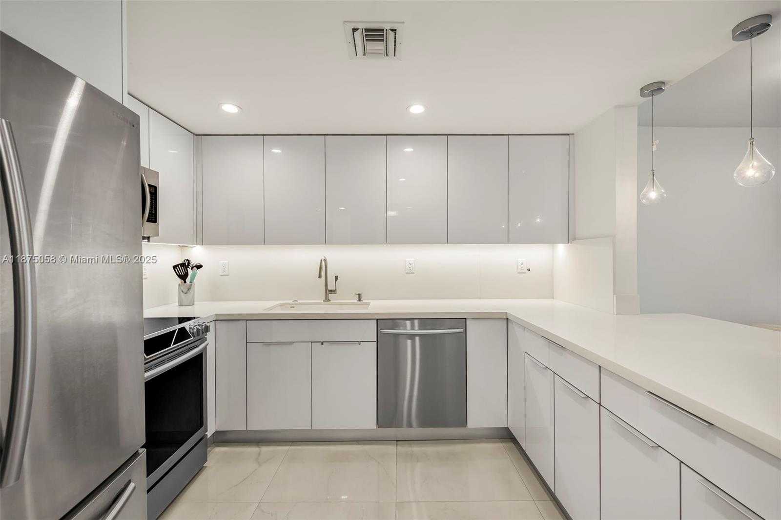 Small Image of 5401 COLLINS AVE #1231, Miami Beach Number 16