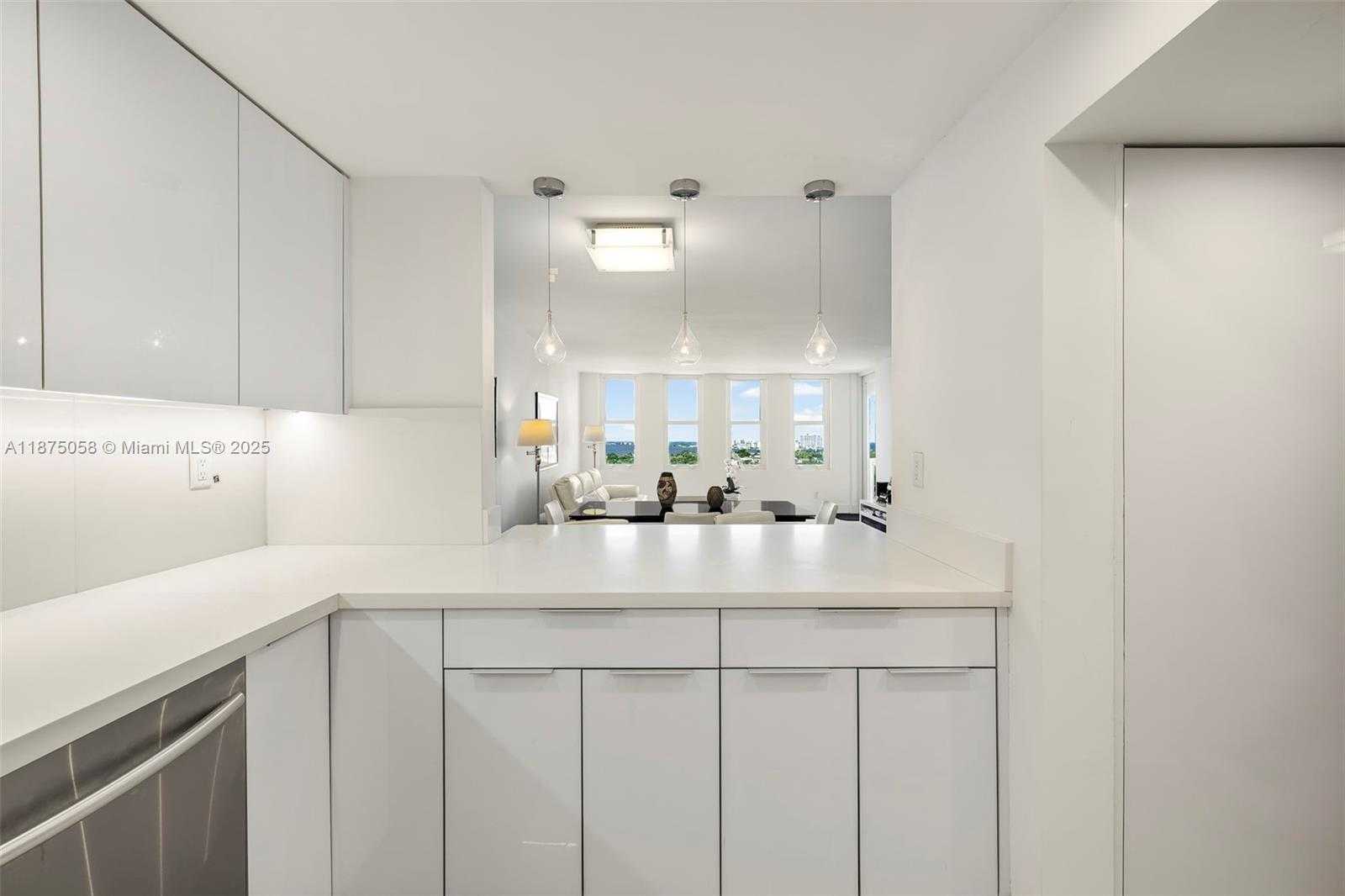 Small Image of 5401 COLLINS AVE #1231, Miami Beach Number 17