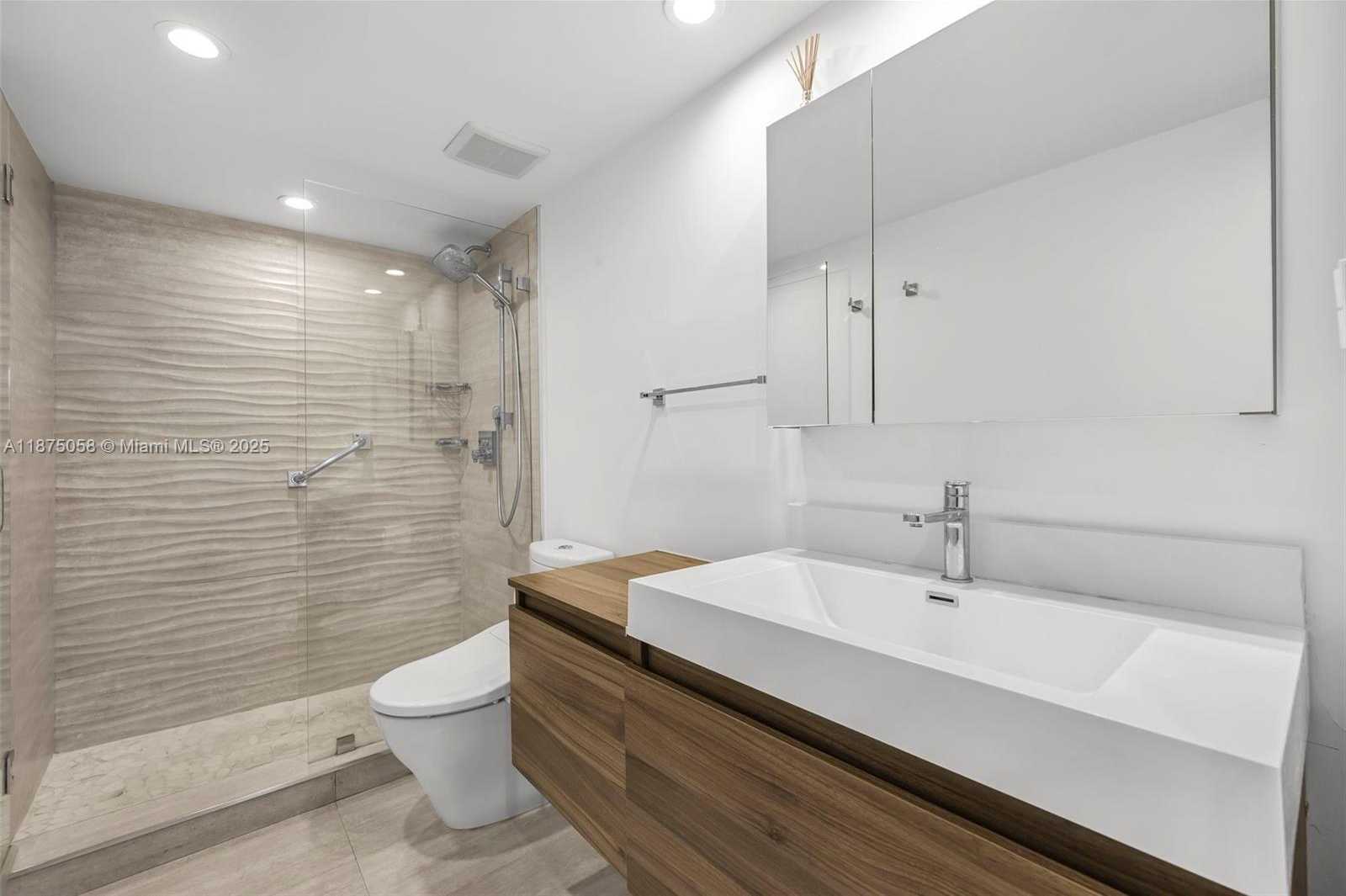 Small Image of 5401 COLLINS AVE #1231, Miami Beach Number 28