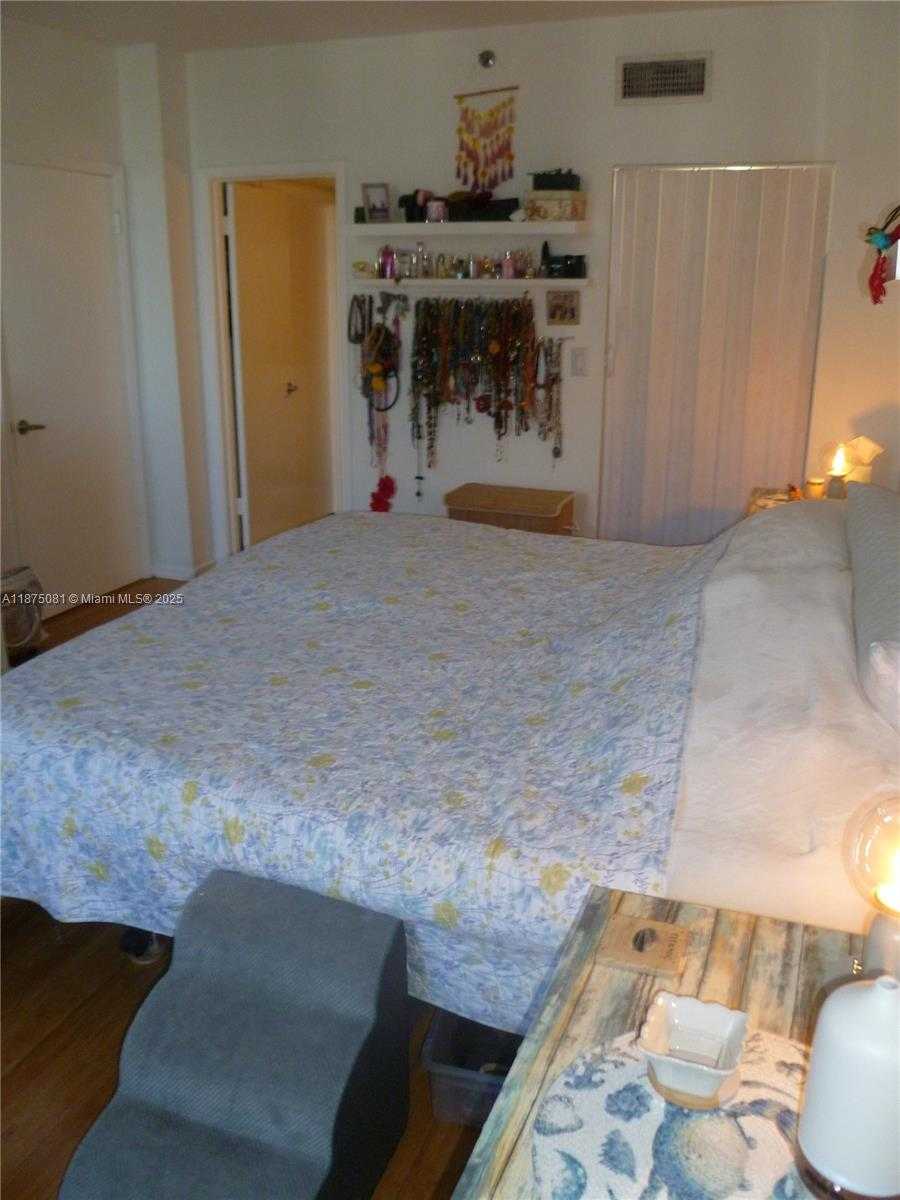 Small Image of 540 BRICKELL KEY DR #1719, Miami Number 17