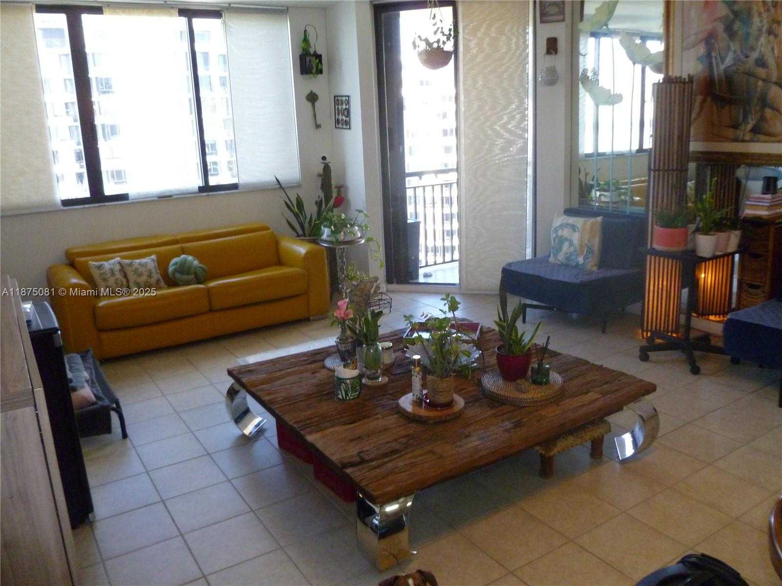 Small Image of 540 BRICKELL KEY DR #1719, Miami Number 2