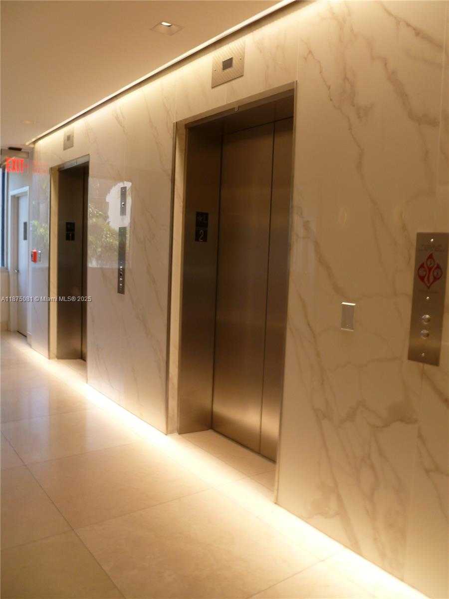 Small Image of 540 BRICKELL KEY DR #1719, Miami Number 3
