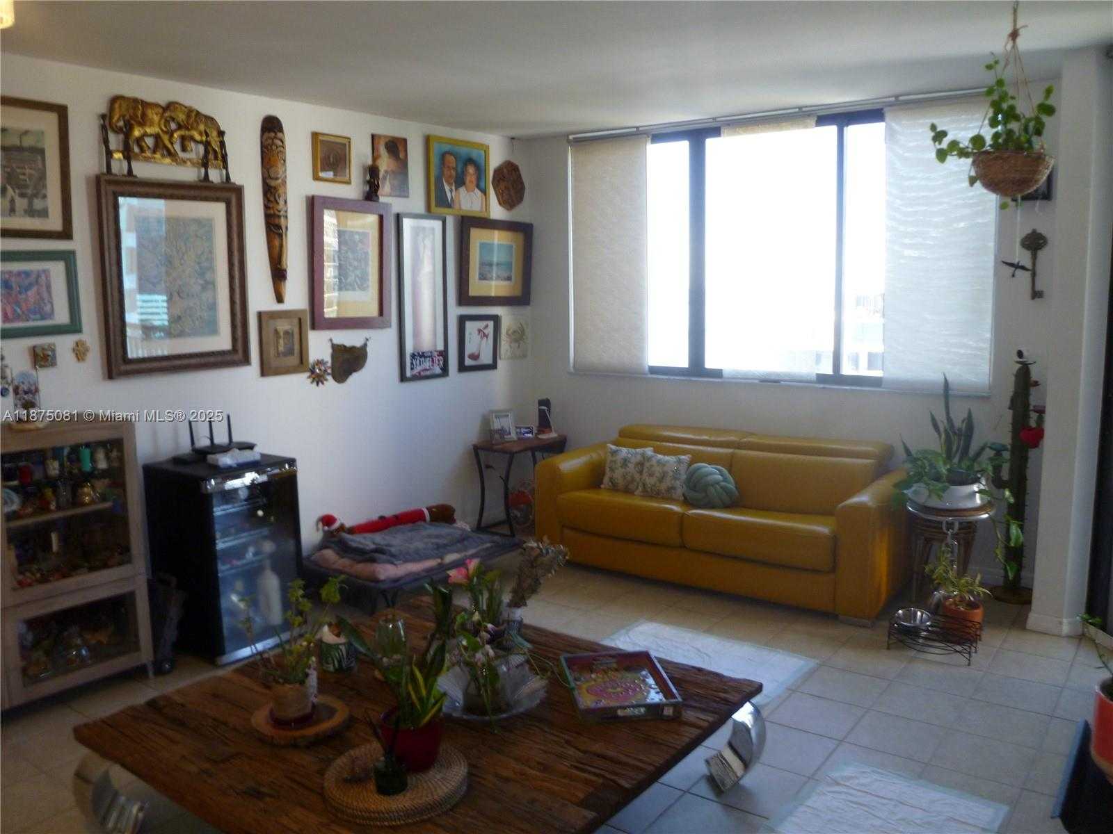 Small Image of 540 BRICKELL KEY DR #1719, Miami Number 4