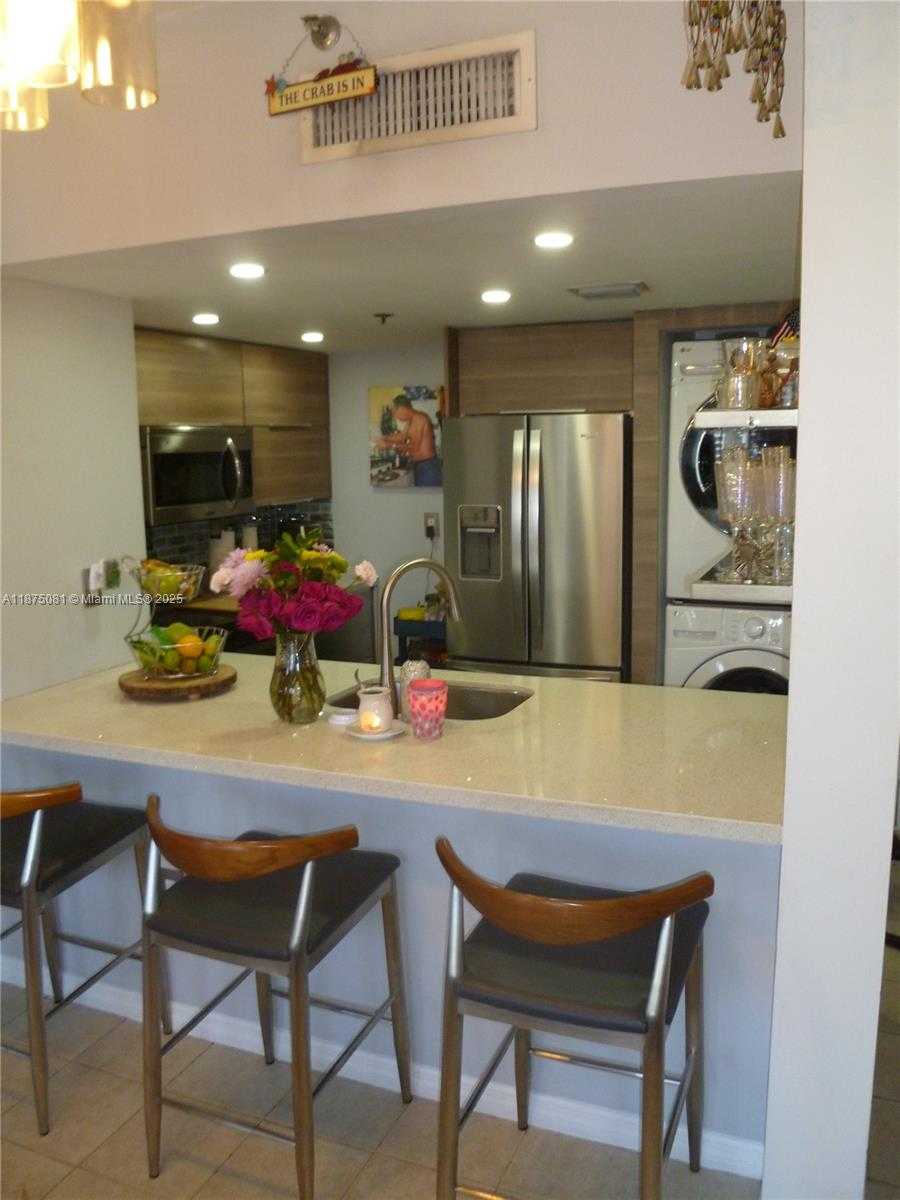 Small Image of 540 BRICKELL KEY DR #1719, Miami Number 6