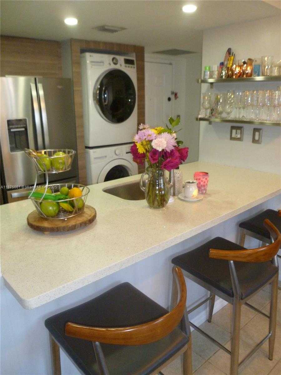 Small Image of 540 BRICKELL KEY DR #1719, Miami Number 7