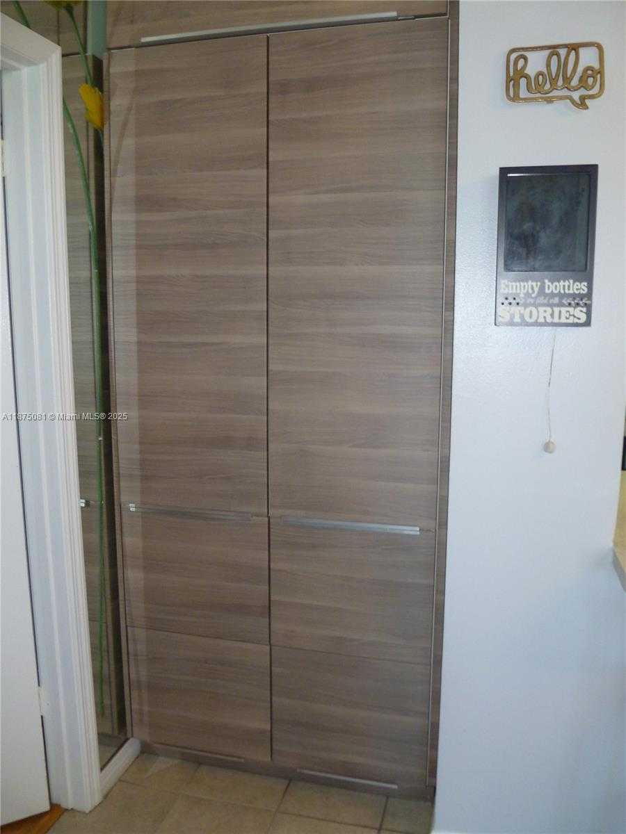 Small Image of 540 BRICKELL KEY DR #1719, Miami Number 8