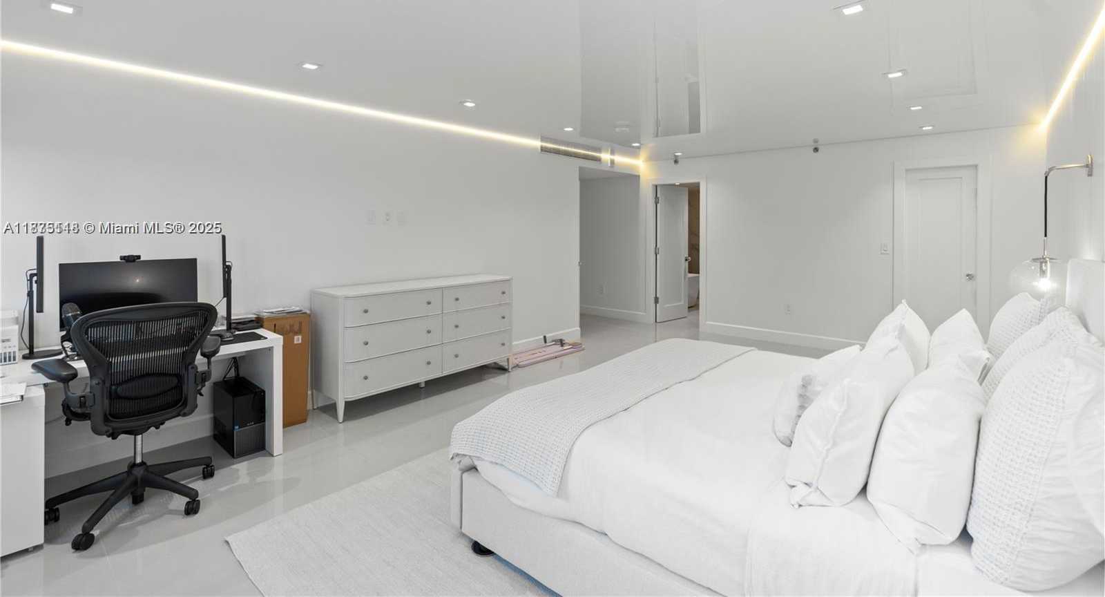 Small Image of 10205 COLLINS AVE #608, Bal Harbour Number 31