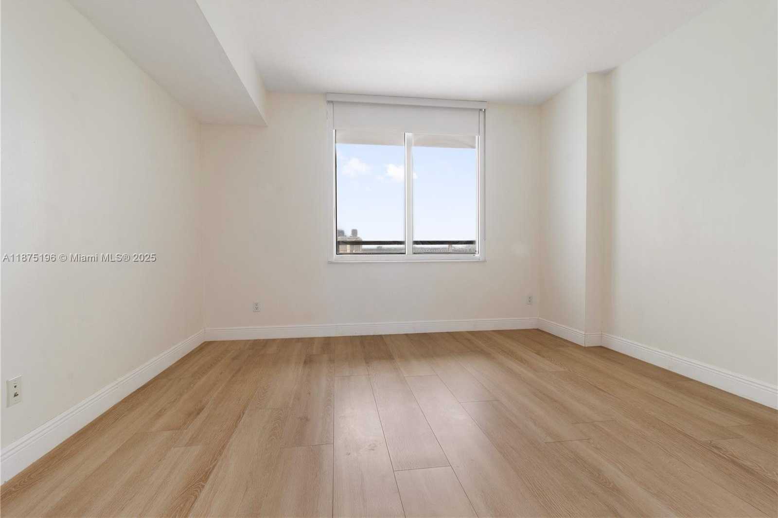 Small Image of 325 BISCAYNE BLVD #1718, Miami Number 10