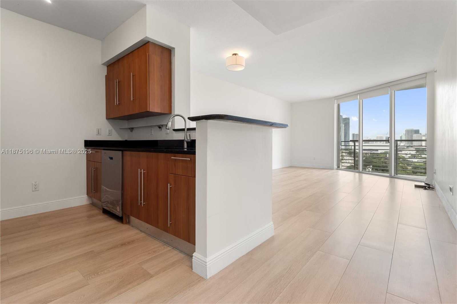 Small Image of 325 BISCAYNE BLVD #1718, Miami Number 3
