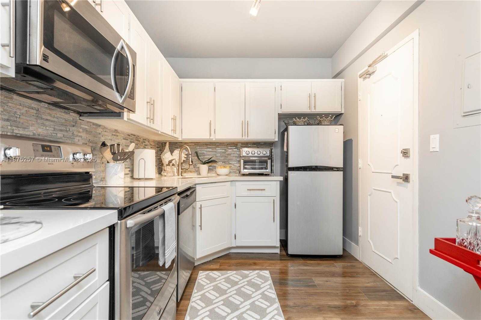 Small Image of 9381 EAST BAY HARBOR DR #501S, Bay Harbor Islands Number 14