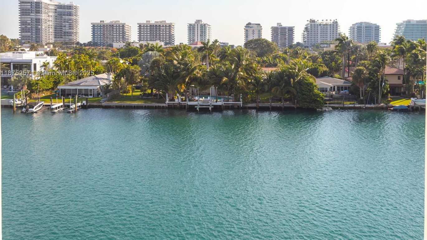 Small Image of 9381 EAST BAY HARBOR DR #501S, Bay Harbor Islands Number 21