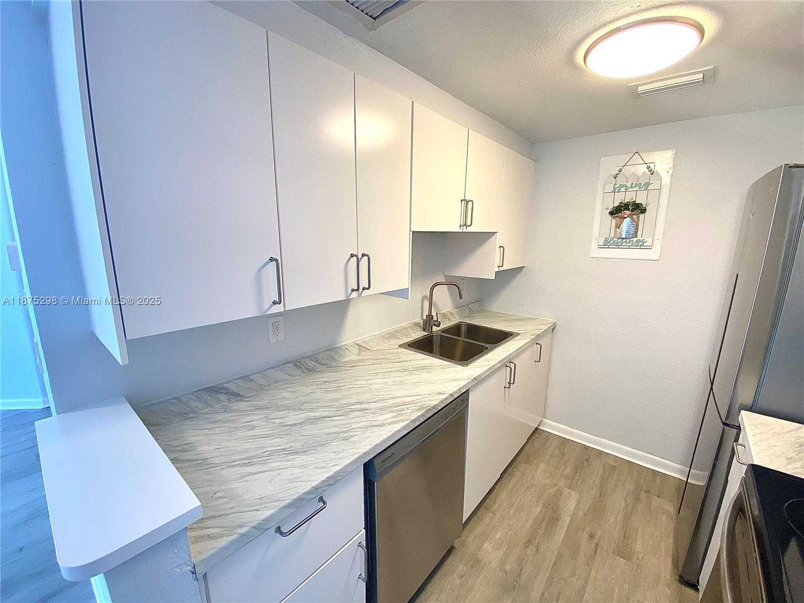 Small Image of 1185 MARSEILLE DR #307, Miami Beach Number 5