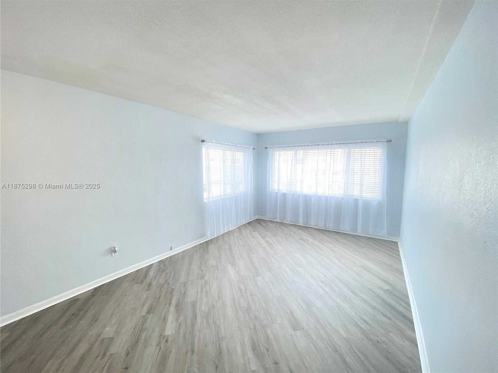 Small Image of 1185 MARSEILLE DR #307, Miami Beach Number 6