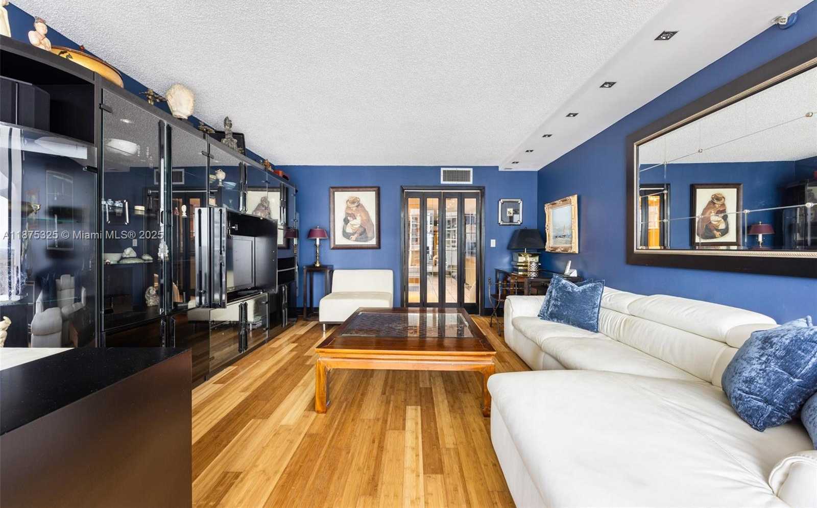 Small Image of 1717 NORTH BAYSHORE DR #A-3042, Miami Number 10