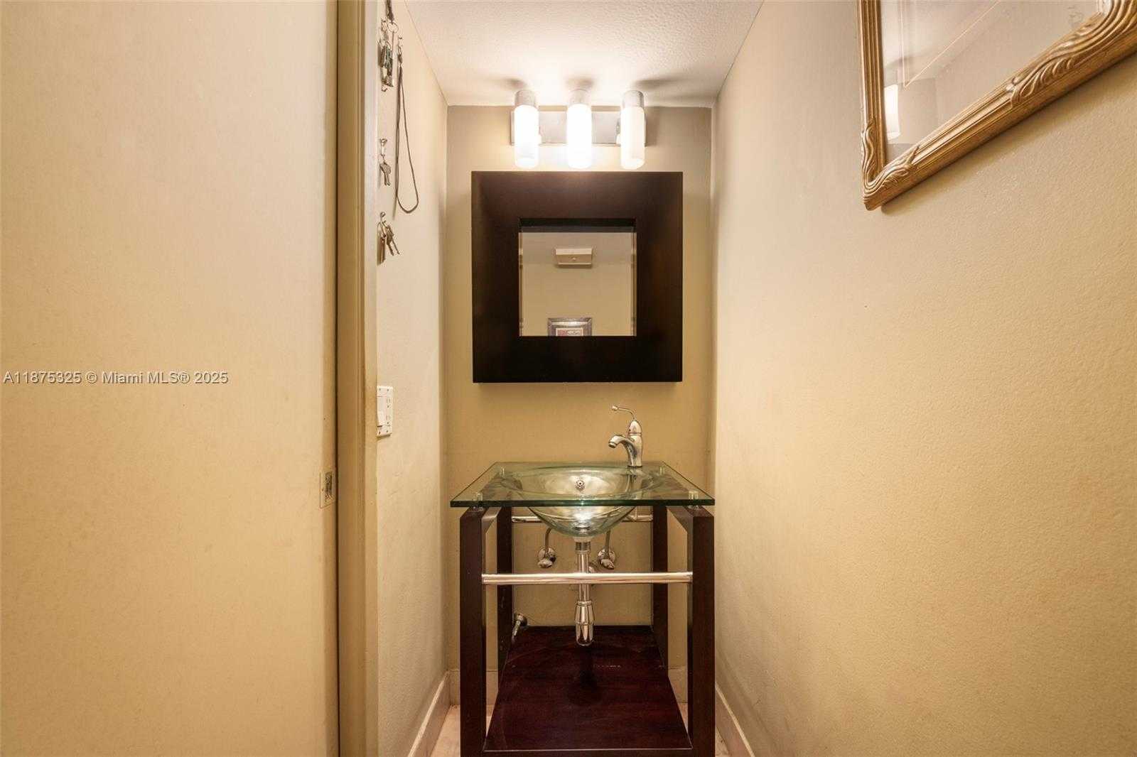 Small Image of 1717 NORTH BAYSHORE DR #A-3042, Miami Number 15